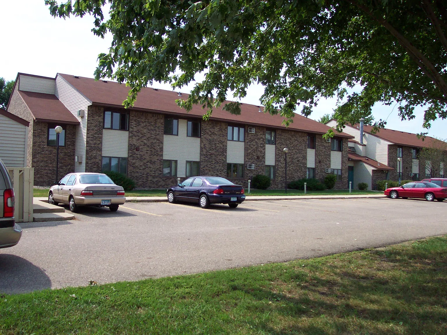 2 bed, 750 sqft, $1,031 — Photo 1