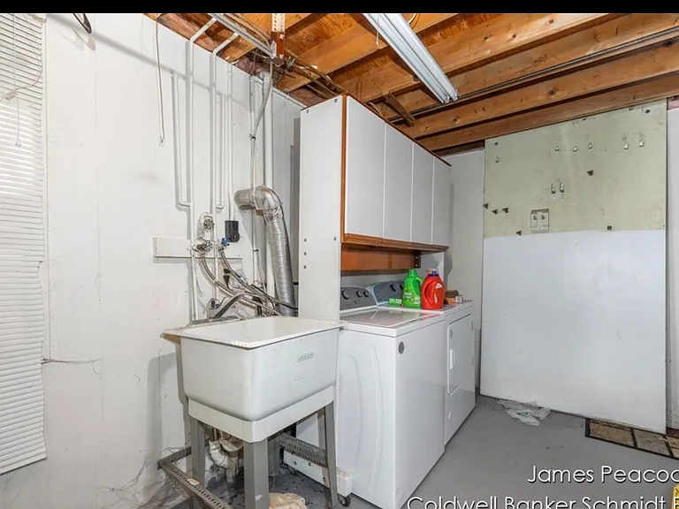 2182 Burton St SW — Photo 8