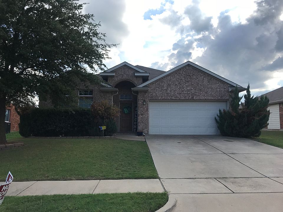 1st image of 1121 Sweetwater Dr