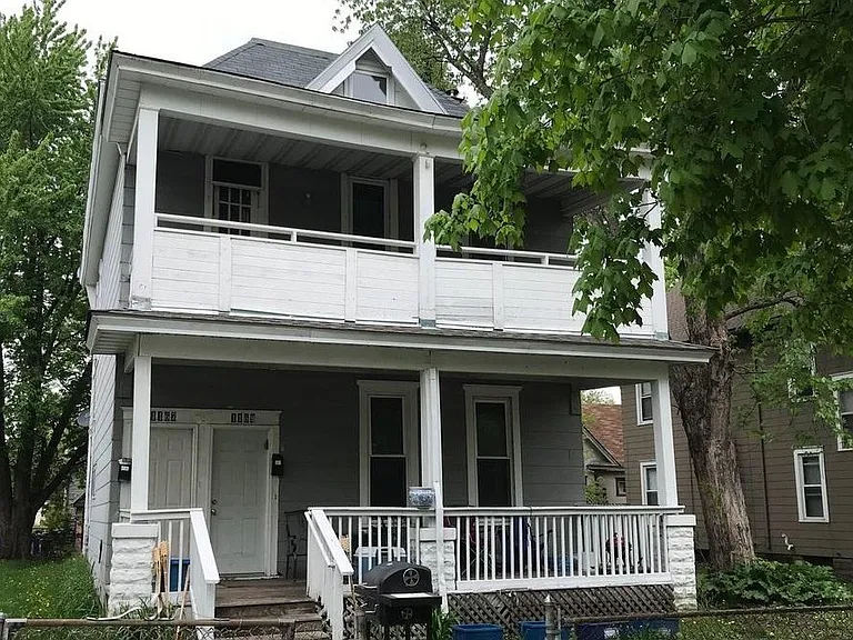 1169 Reaney Ave — Photo 1