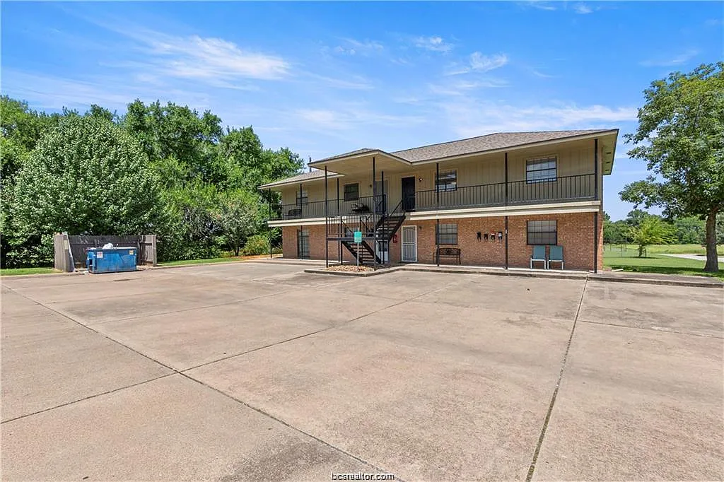 Building Photo - 609 Wades Way #1