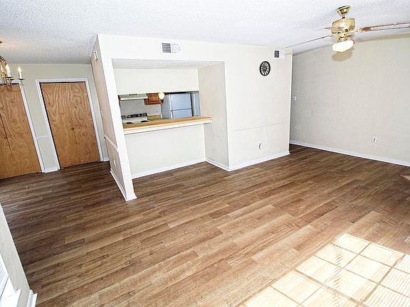 3rd image of 10135 Ballina Ave APT C