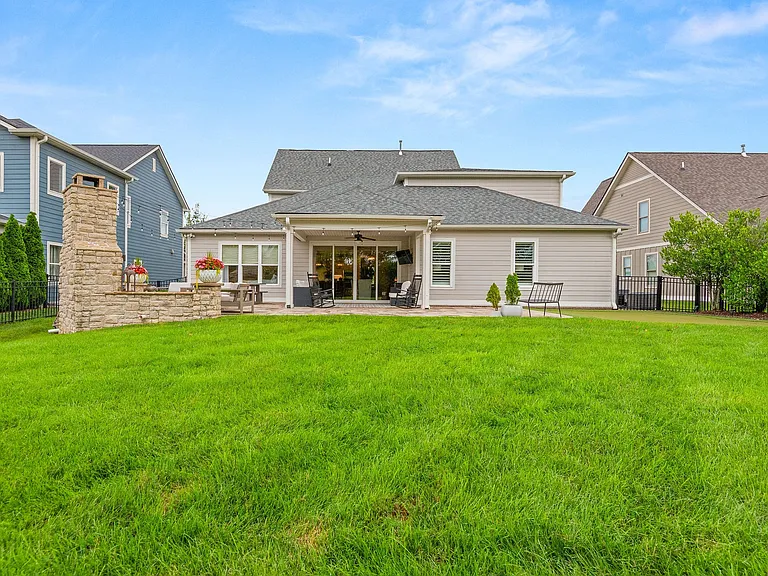 812 Plowson Rd — Photo 43