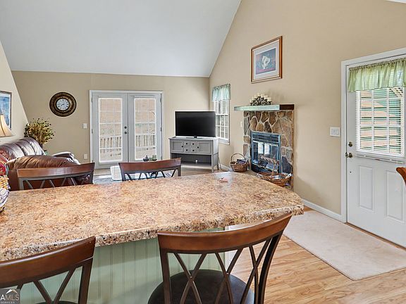 15th image of 542 Eastern Cross Ln