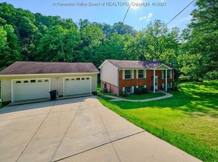 890 Amma Rd, Clendenin, WV 25045