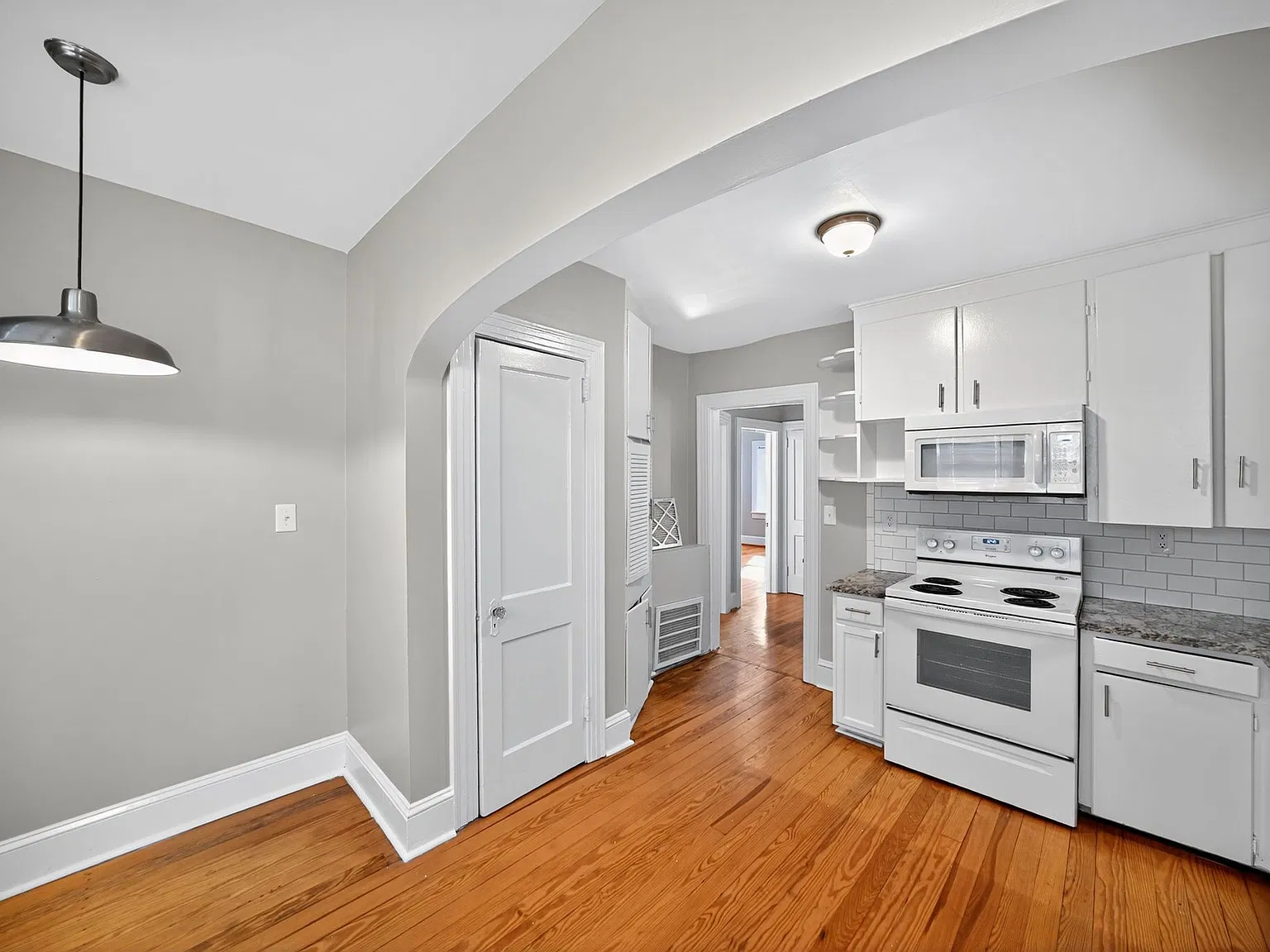 2 bed, 962 sqft, $1,300 — Photo 4