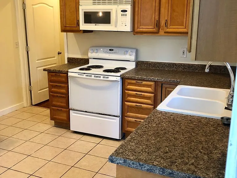 2528-30 Palmer Ave #2528 — Photo 12