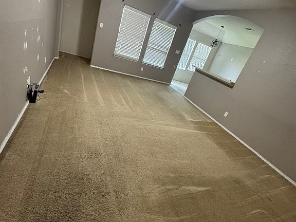 4th image of 10317 Manhassett Dr