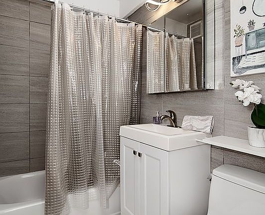5th image of 420 E 72nd St APT 6E