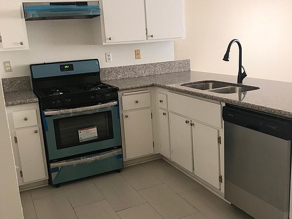 5th image of 704 E Garfield Ave APT 14