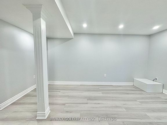 5th image of 555 Settlers Rd W #Basement