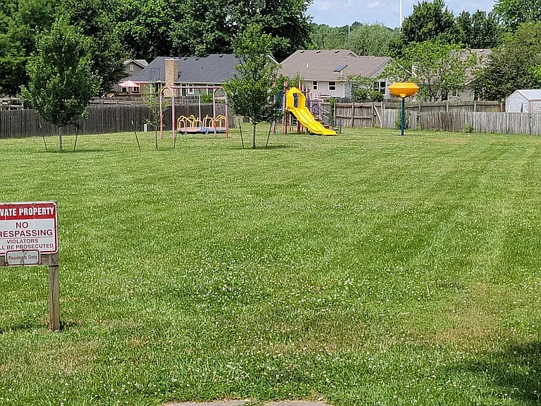 307 SE Greystone Dr — Photo 7