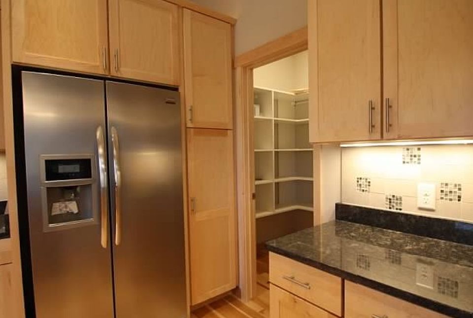 1st image of 6191 Oak Hollow Dr