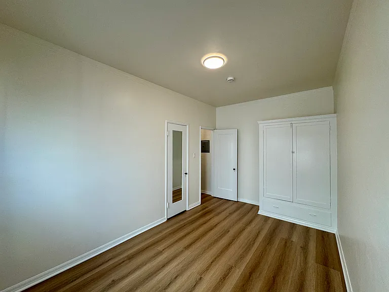 121 N La Peer Dr #2 — Photo 7