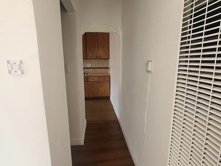 1152 N Kingsley Dr #202 — Photo 5