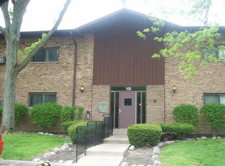 100 Willow Ln APT B106, Willow Springs, IL 60480