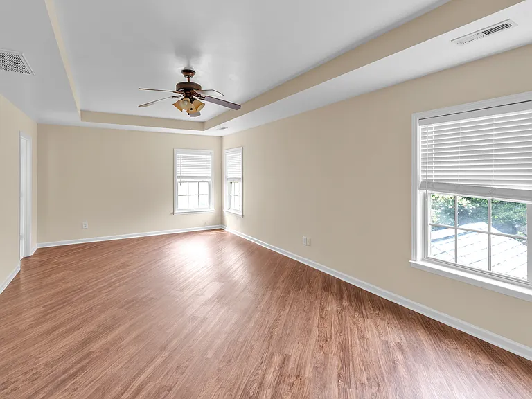 240 Seymour Pl — Photo 13
