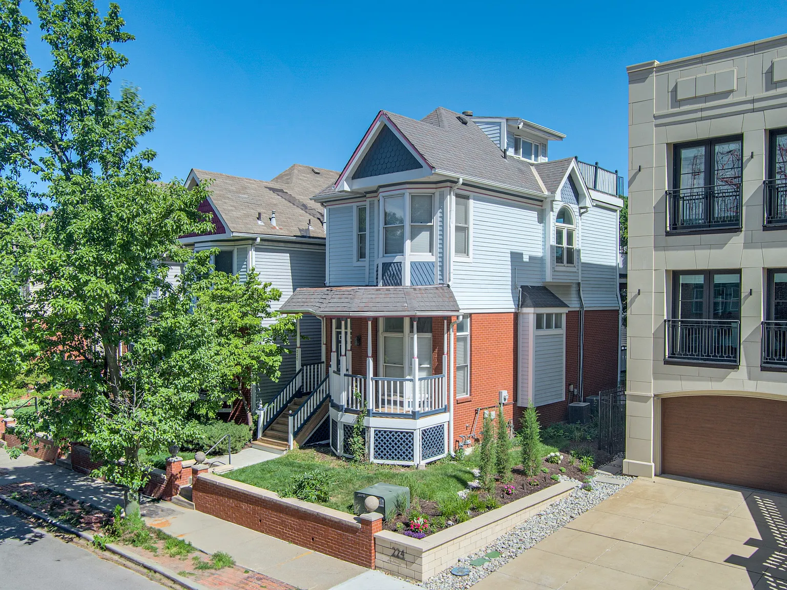 2 bed, 1.5 bath, 2000 sqft, $2,950 — Photo 1