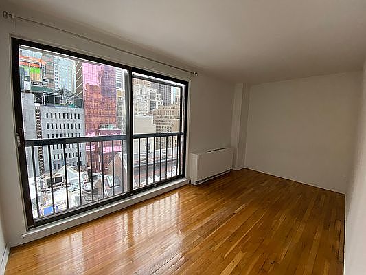 5th image of 123 E 54th St APT 8D