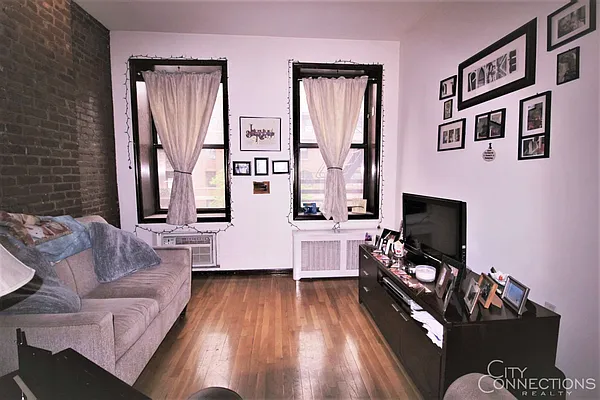 Rented by City Connections Realty | media 2