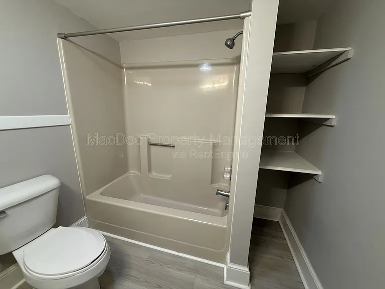 210 Milford St #B — Photo 16