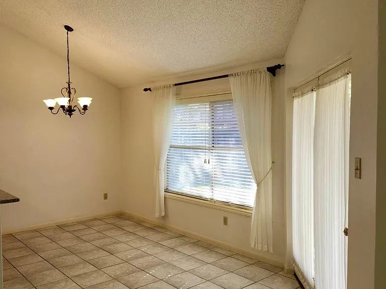 2118 Hickory Lawn Dr — Photo 4