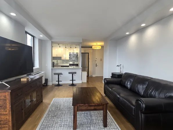 280 Park Avenue South image 3 of 25