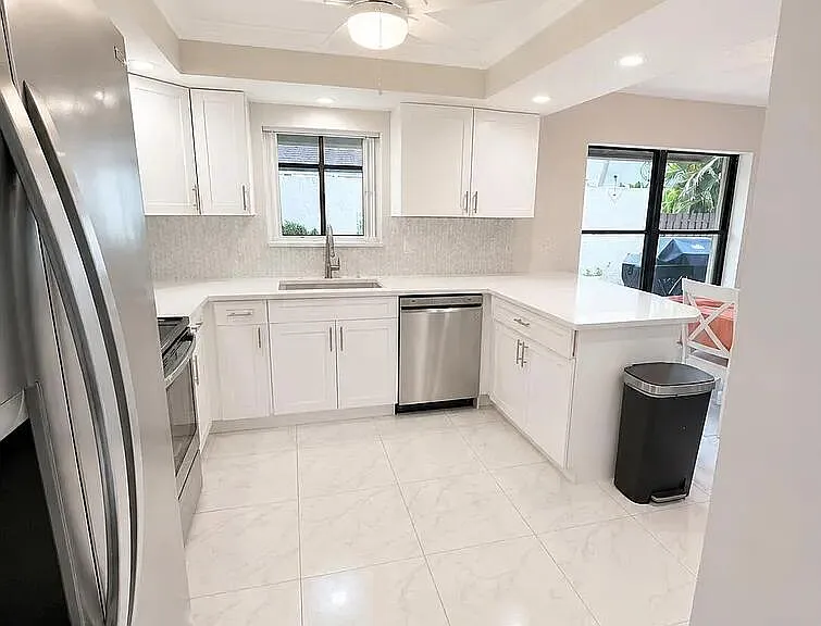 378 SW 28th Ave — Photo 9