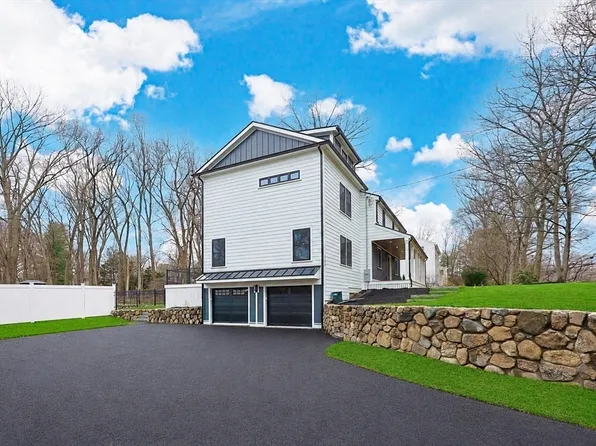 565 Elm St, Concord, MA 01742