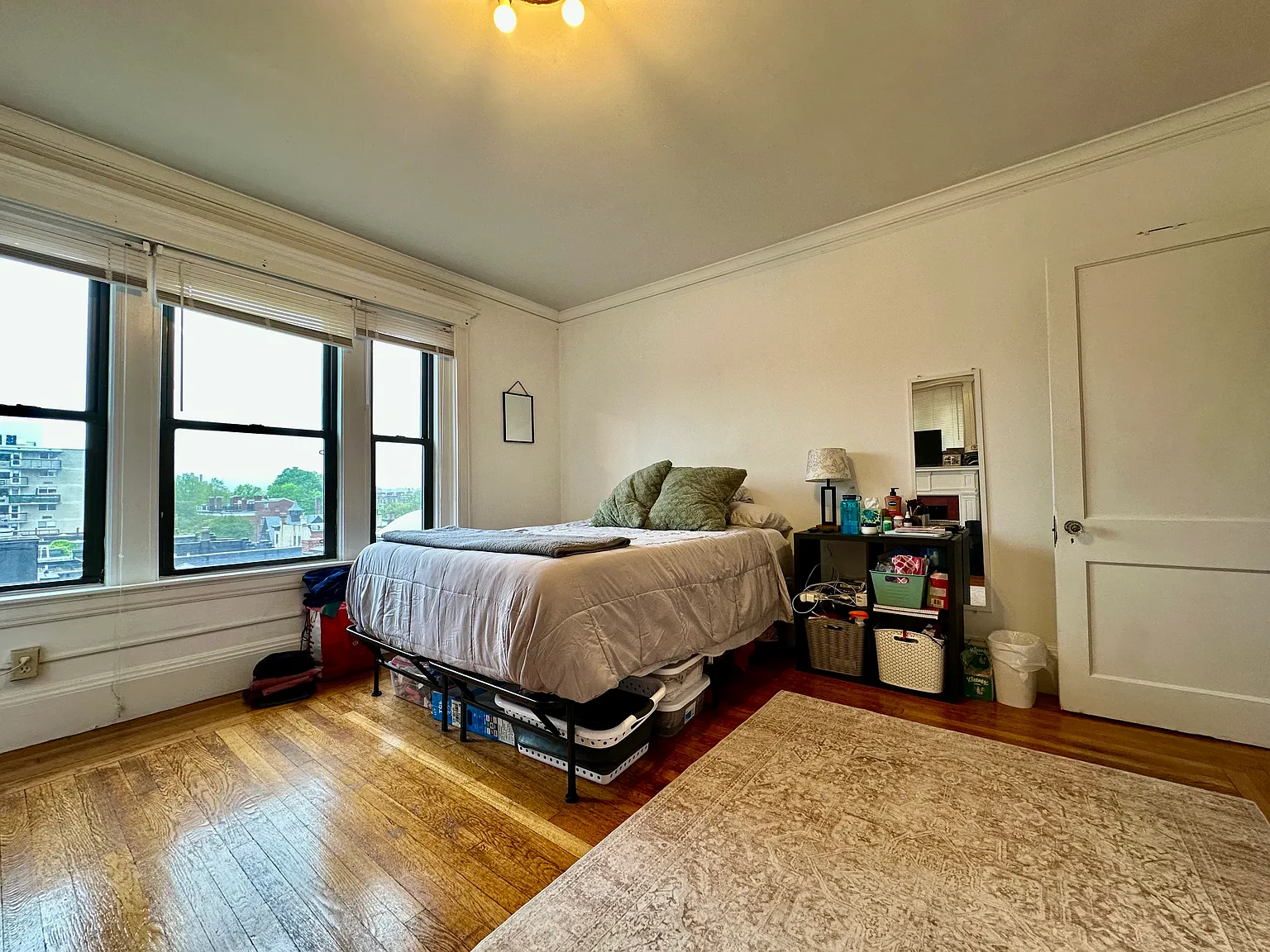 3 bed, 900 sqft, $5,500 — Photo 3