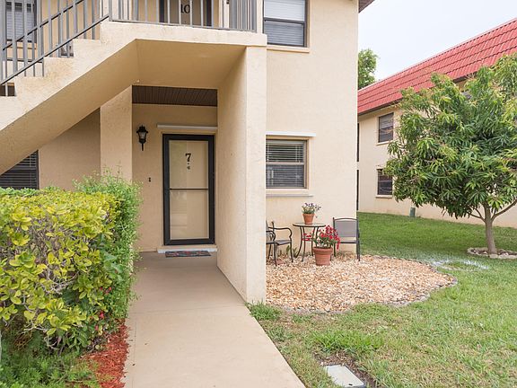 5th image of 233 Circle Dr APT 7