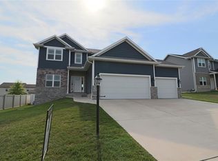 821 Agnes St, Washington, IL 61571