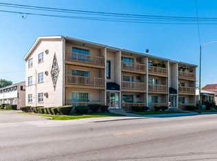 6557 W Addison St APT 2W, Chicago, IL 60634