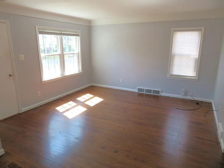 521 N Rembrandt Ave — Photo 12