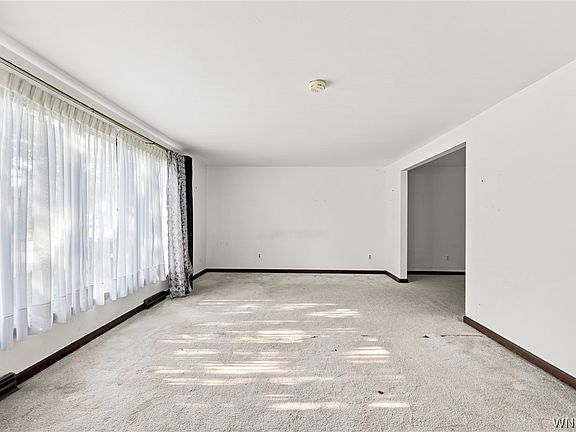 3rd image of 115 Foxpoint Dr W