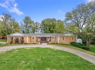 1841 Clover Hill Dr, Des Moines, IA 50320