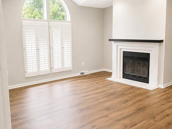 3rd image of 108 Saddlebrush Rd