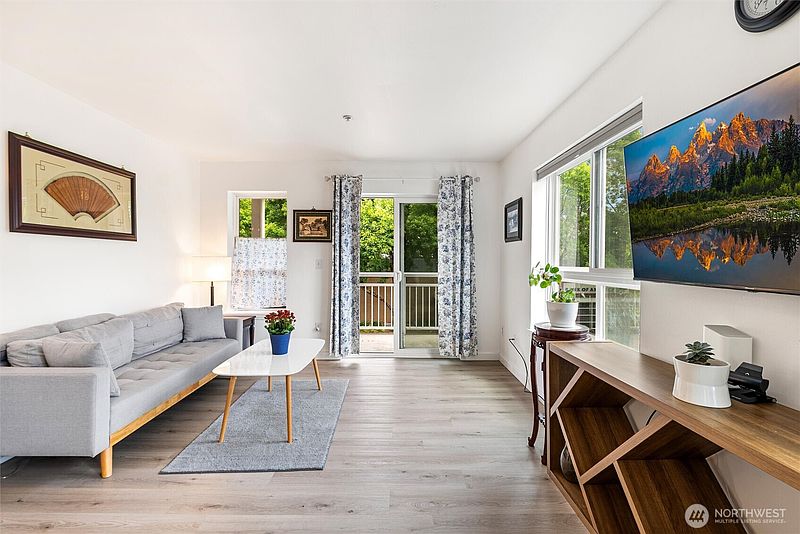5th image of 2805 NE 125th Street #304