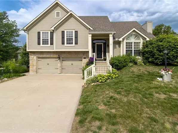 4302 Kensington Dr, Saint Joseph, MO 64506