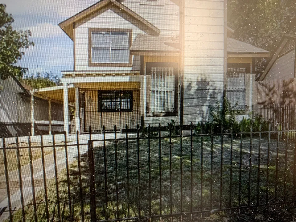 10323 Limestone Dr