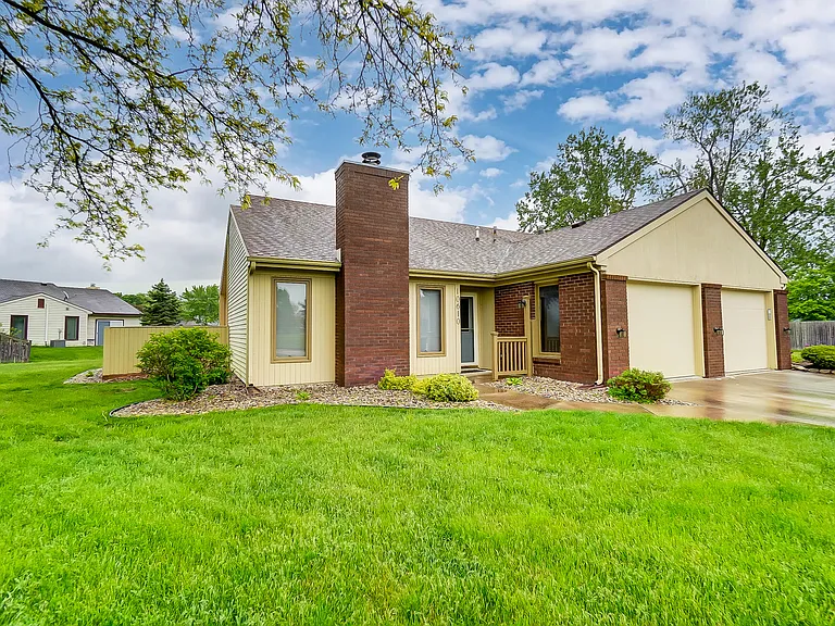 10610 Wood Flower Ct — Photo 2