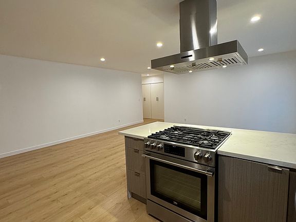 2nd image of 955 N Croft Ave APT 2