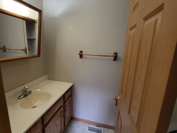 5th image of 5480 Meadow Ave