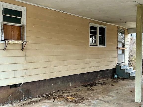 5th image of 487 Brooks Rd