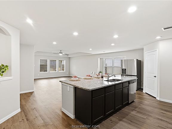 5th image of 995 Rice Dr