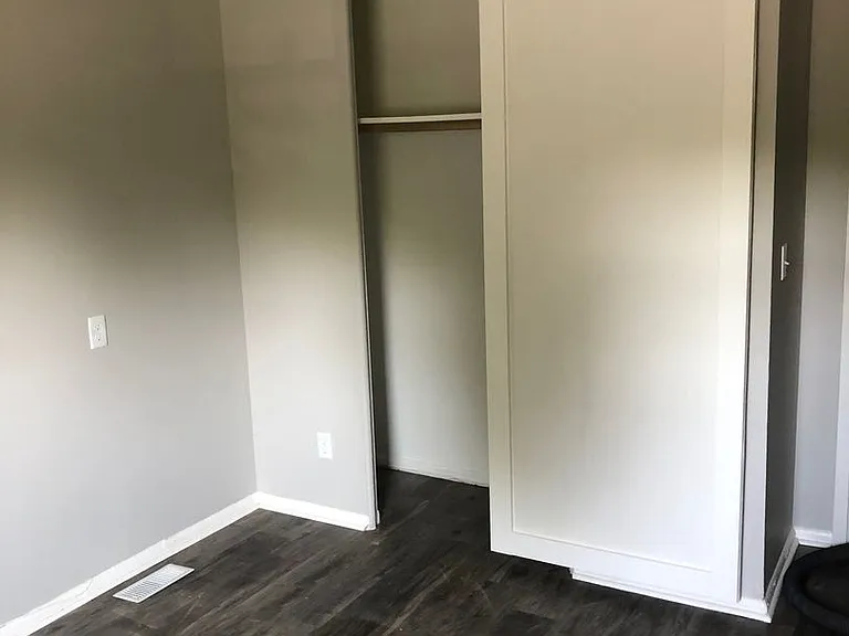 3331 N Valleyview Dr — Photo 2