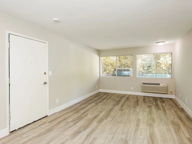 1400 Creekside Apartments CDM — Photo 6
