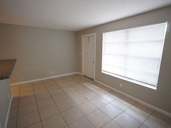 4th image of 1142 NE 3rd Ave APT 6