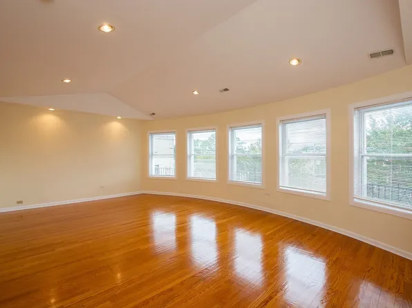 7554 N Claremont Ave APT 2, Chicago, IL 60645