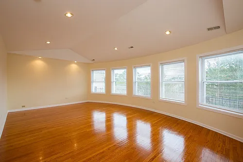 7554 N Claremont Ave #2 Photo 1